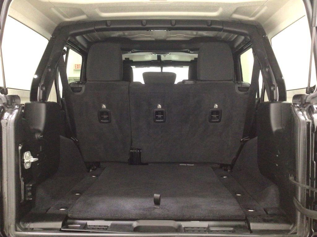 Used 2020 Jeep Wrangler Unlimited Sahara AWD/4WD image 24