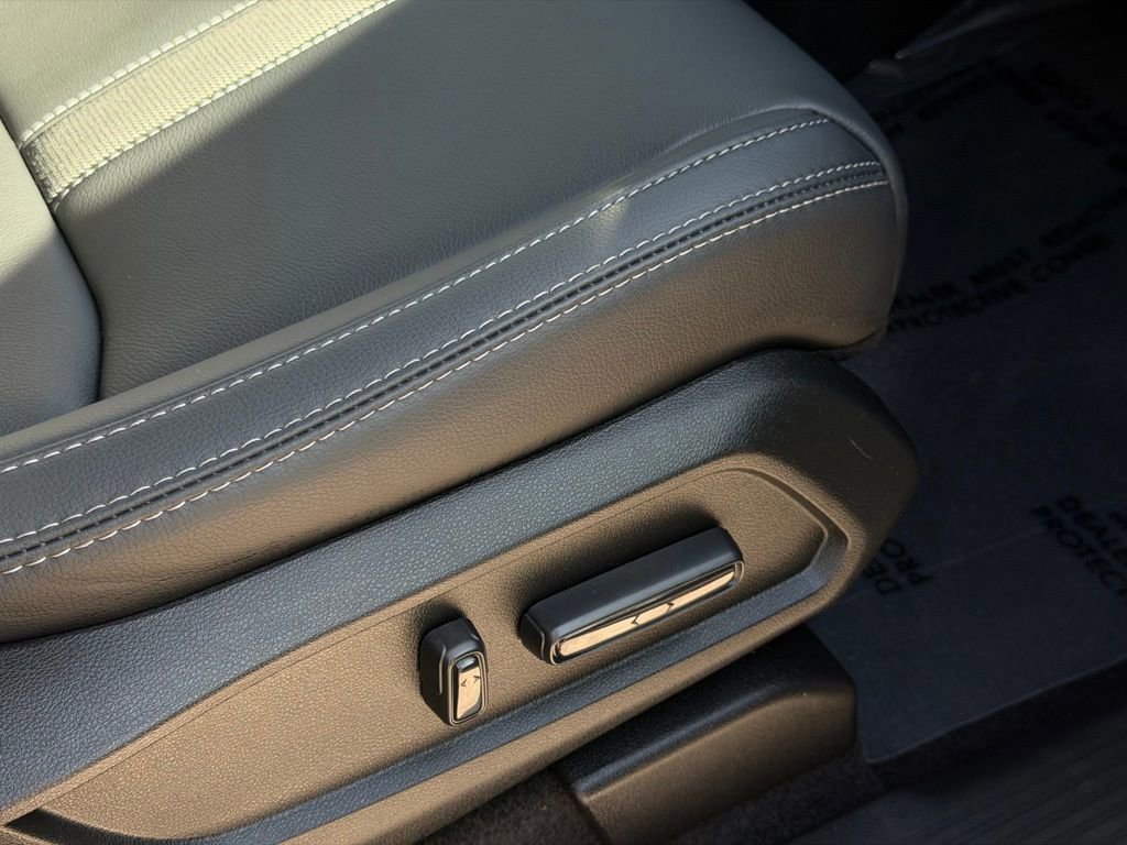Used 2025 Honda Pilot EX-L image 11