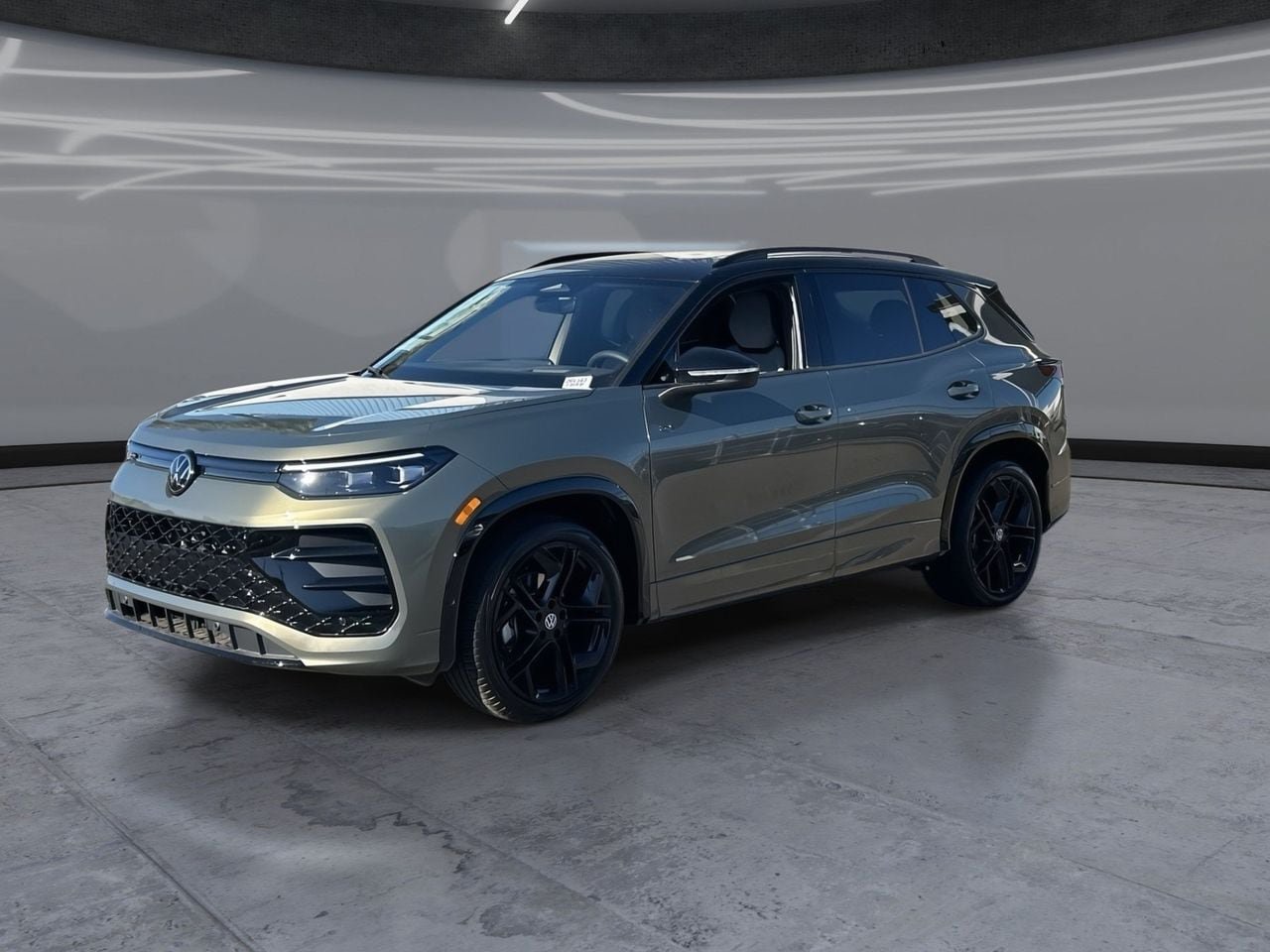 New 2026 Volkswagen Tiguan SE R-Line FWD image 3