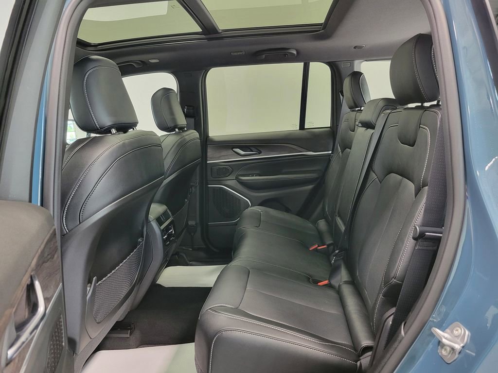 New 2026 Jeep Grand Cherokee Limited AWD/4WD image 8