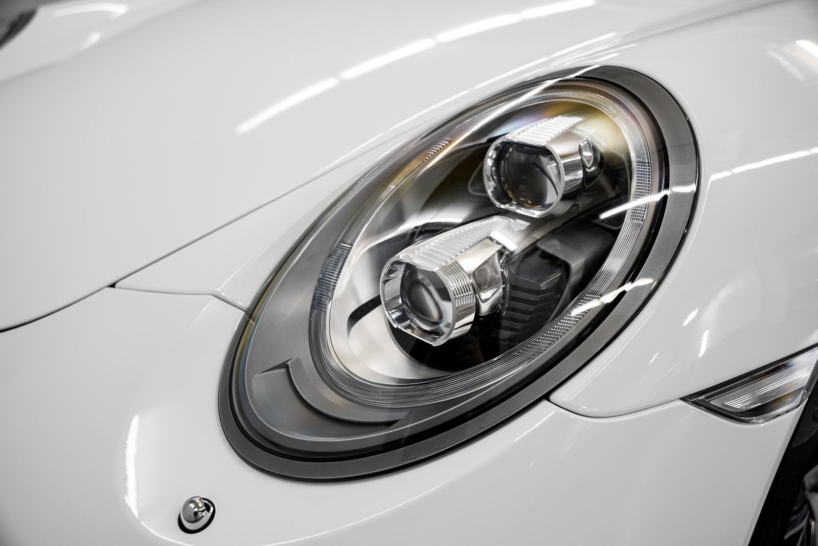 Used 2014 Porsche 911 Turbo S AWD/4WD image 33
