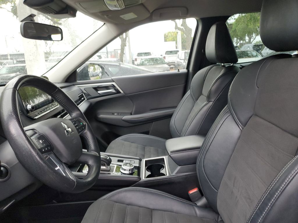 Used 2023 Mitsubishi Outlander SE Black Edition image 18