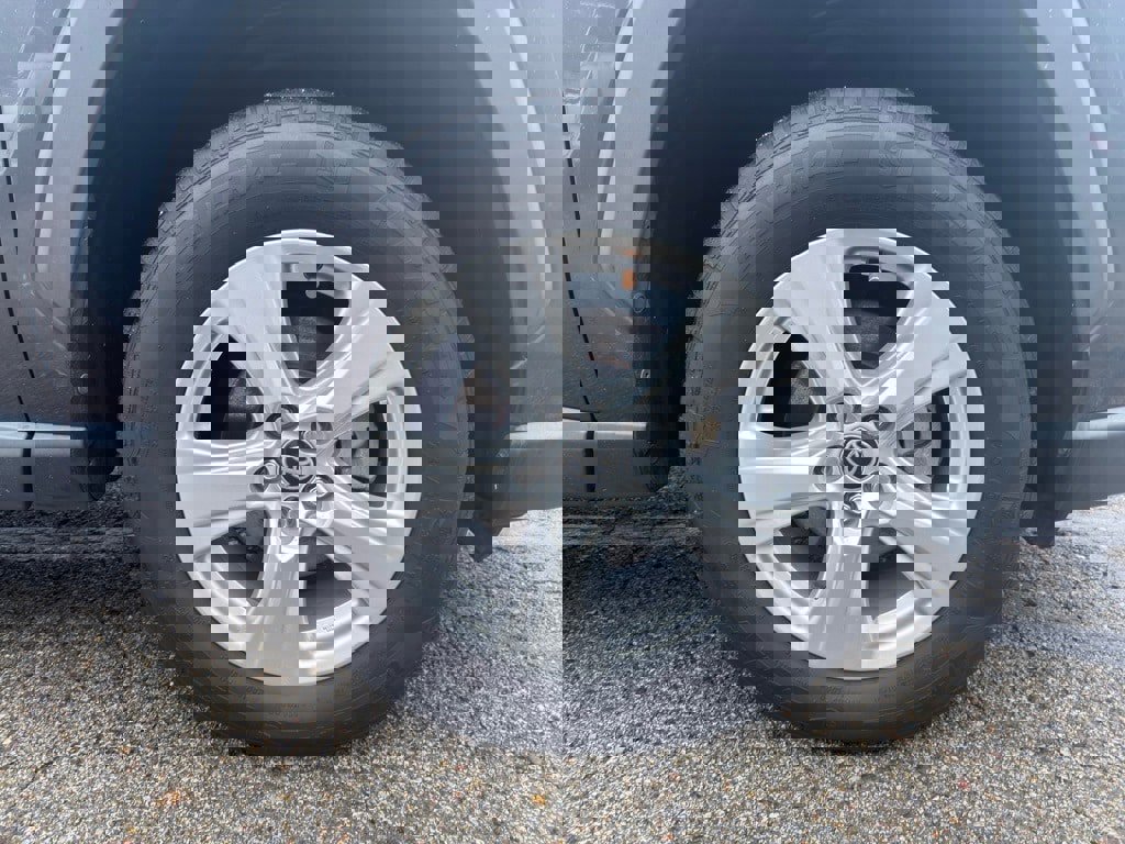 Used 2021 Toyota RAV4 XLE image 9