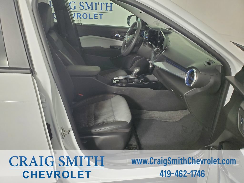 Used 2024 Chevrolet Trax LT FWD image 13