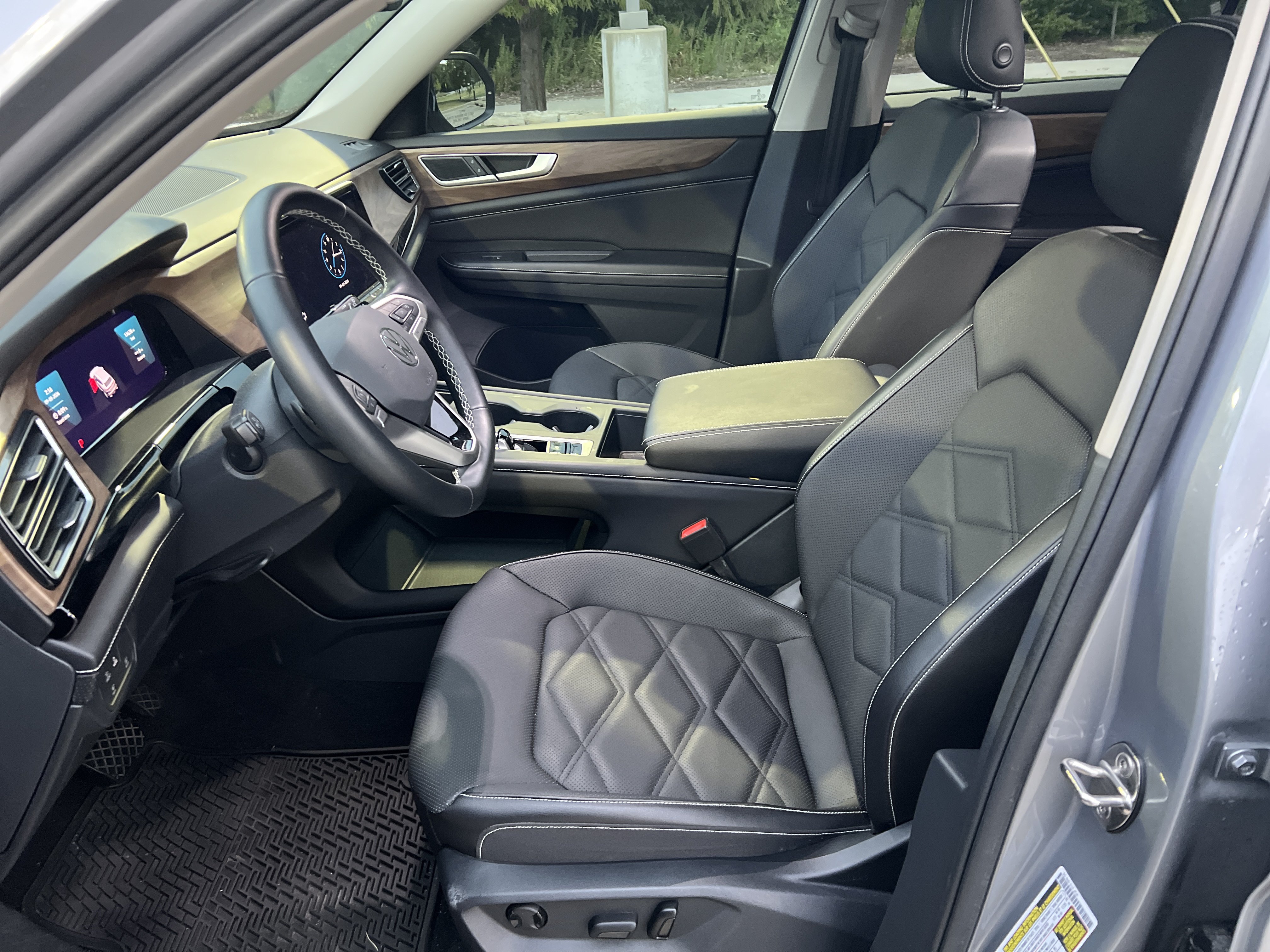 Used 2024 Volkswagen Atlas SE FWD image 13