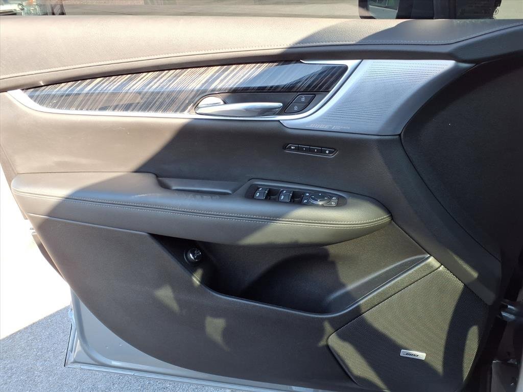 Used 2025 Cadillac XT6 Premium Luxury image 17