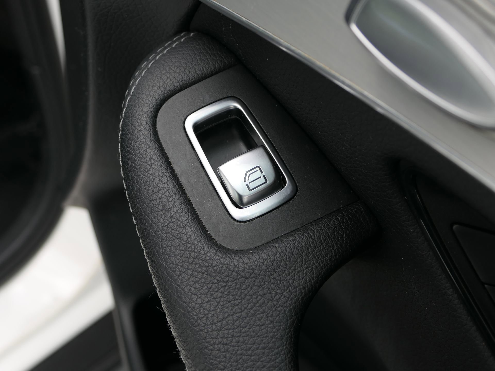 Used 2019 Mercedes-Benz GLC 300 w/ AMG Line image 26