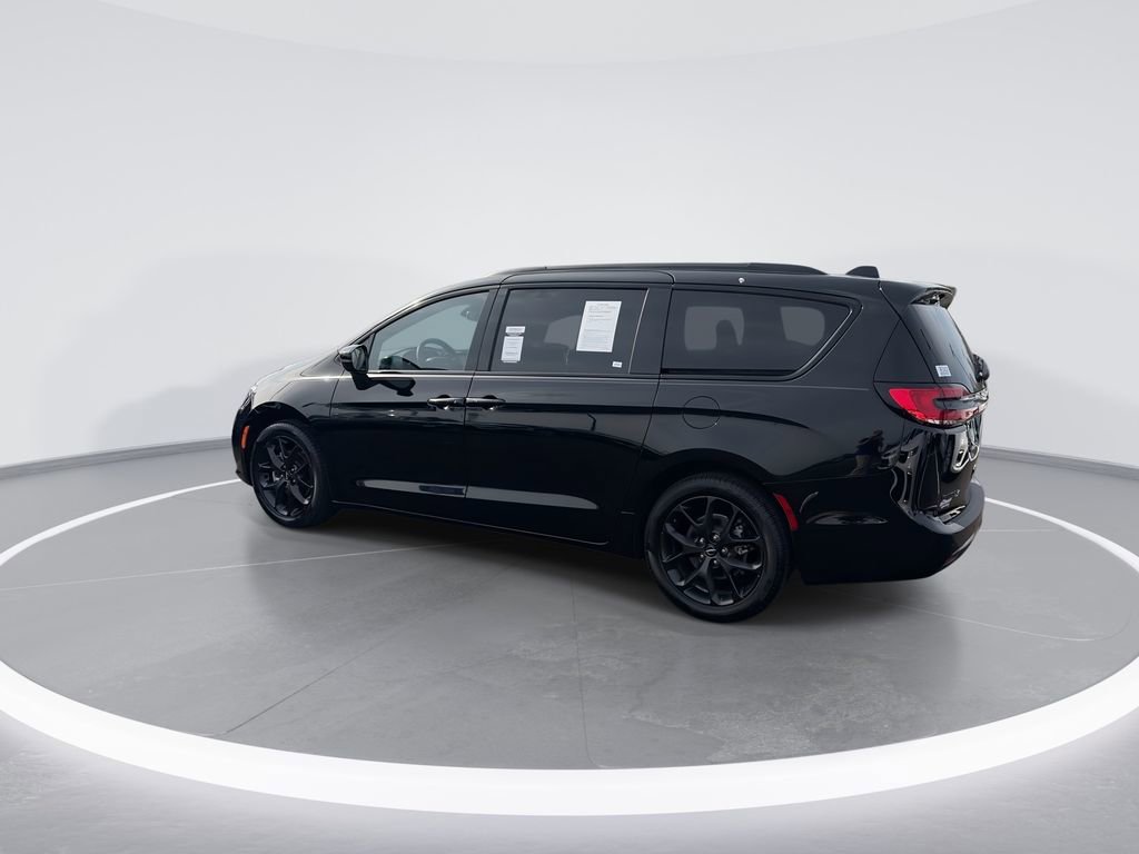 Used 2024 Chrysler Pacifica Touring-L w/ S Appearance Package FWD image 6