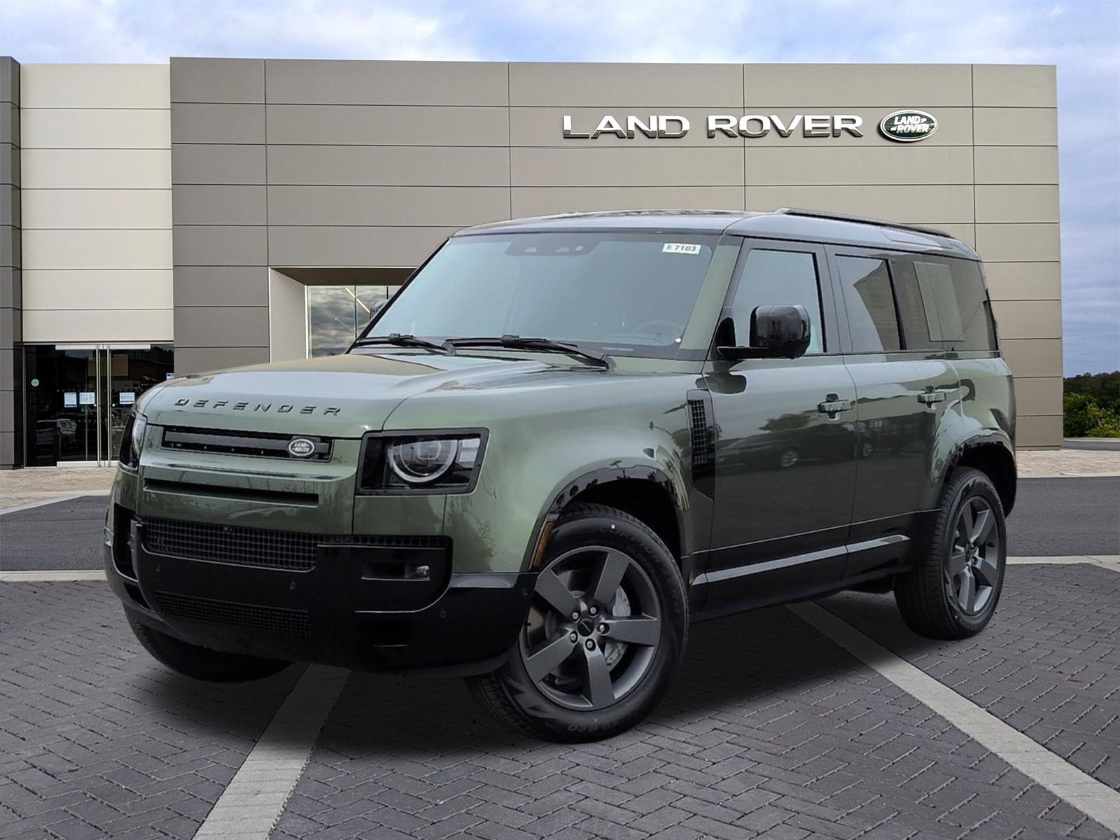New 2026 Land Rover Defender 110 X-Dynamic SE