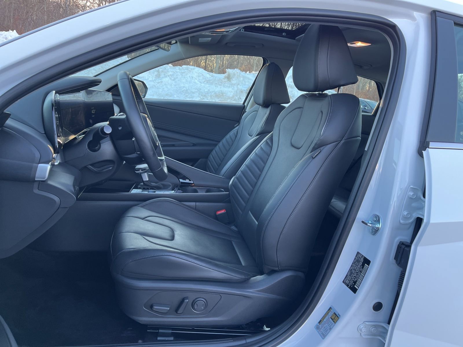 Certified 2025 Hyundai Elantra Limited image 13
