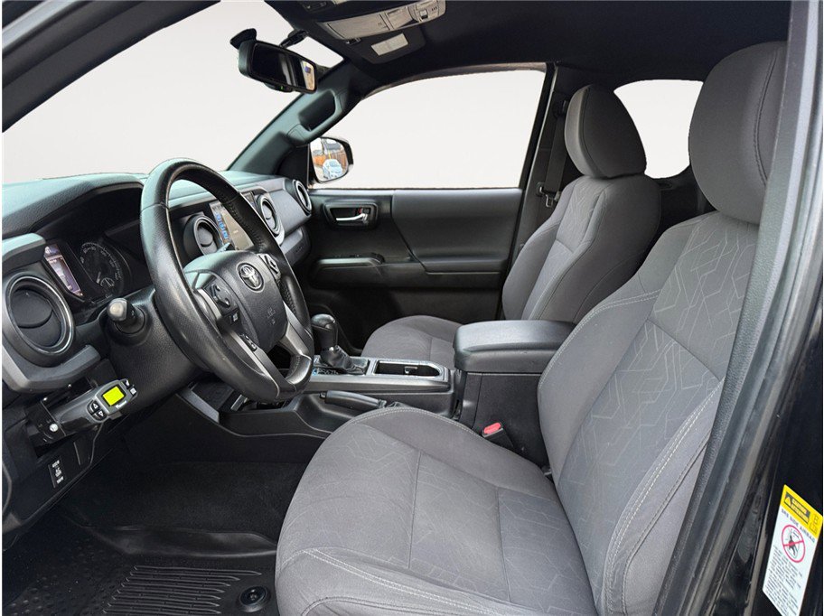 Used 2016 Toyota Tacoma TRD Sport w/ Towing Package AWD/4WD image 10