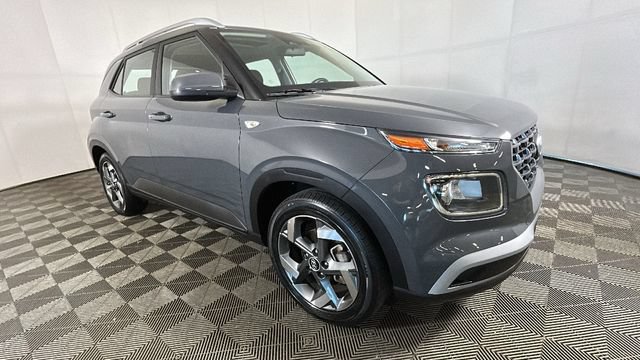 Used 2025 Hyundai Venue SEL FWD image 2