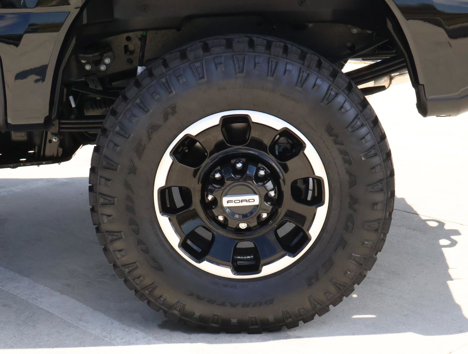 Used 2026 Ford F250 Platinum w/ Tremor Off-Road Package image 11