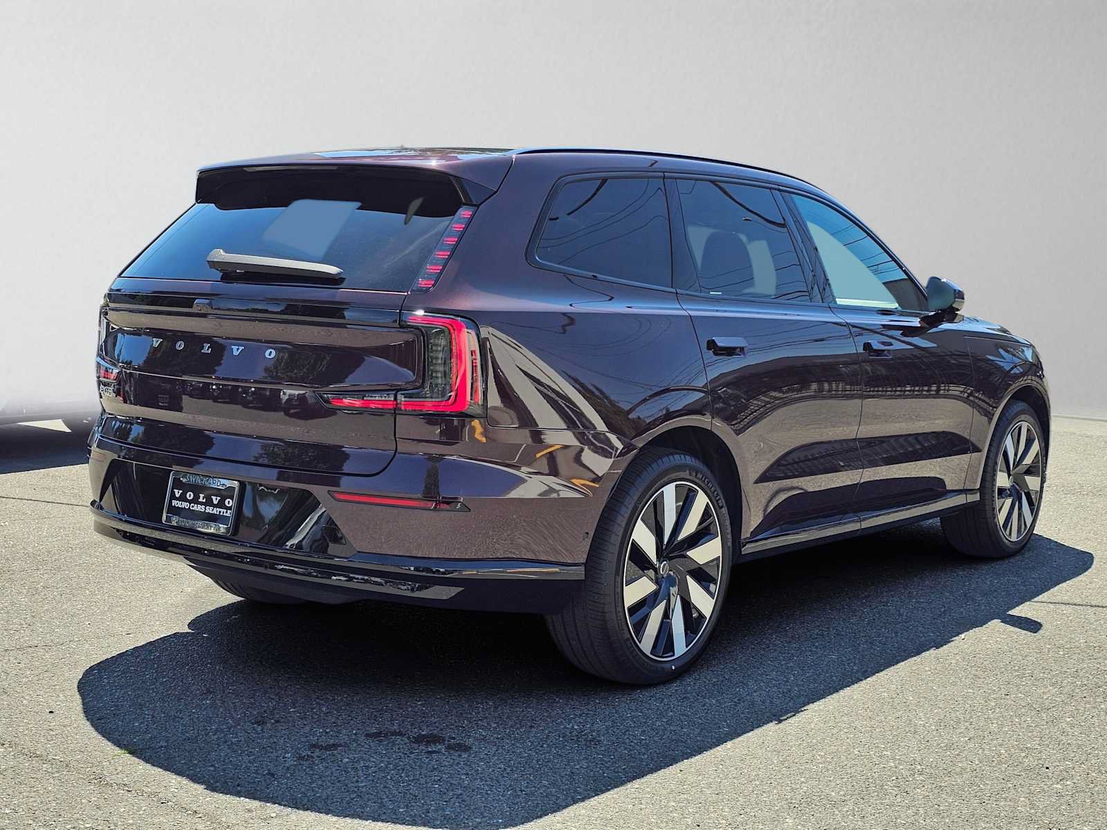 New 2026 Volvo EX90 Plus AWD/4WD image 3