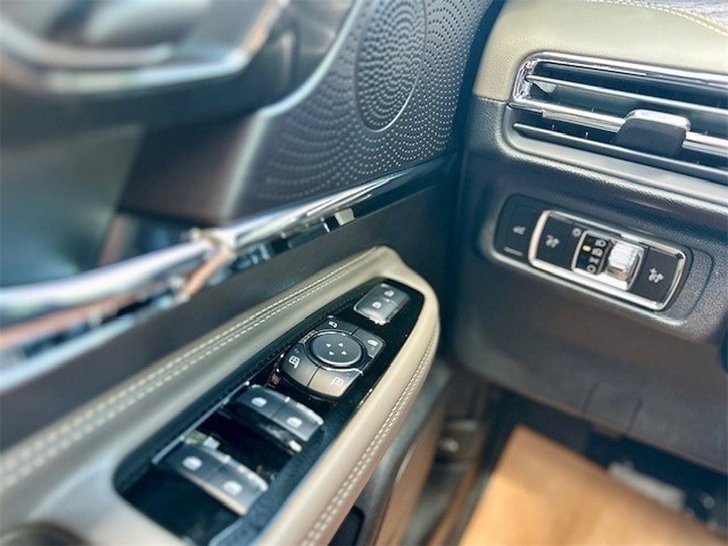 New 2025 Lincoln Corsair Reserve image 11