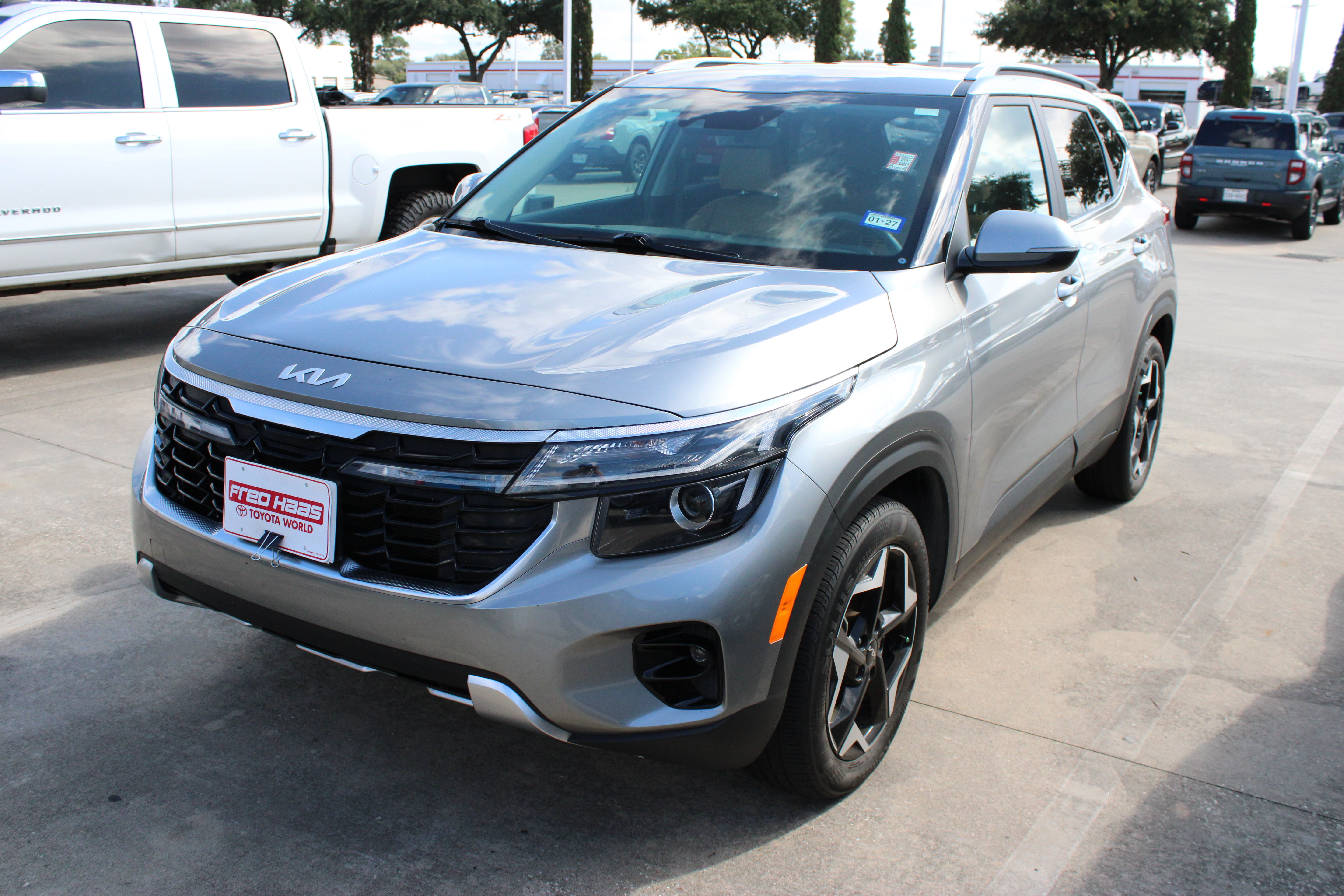 Used 2024 Kia Seltos EX FWD image 4
