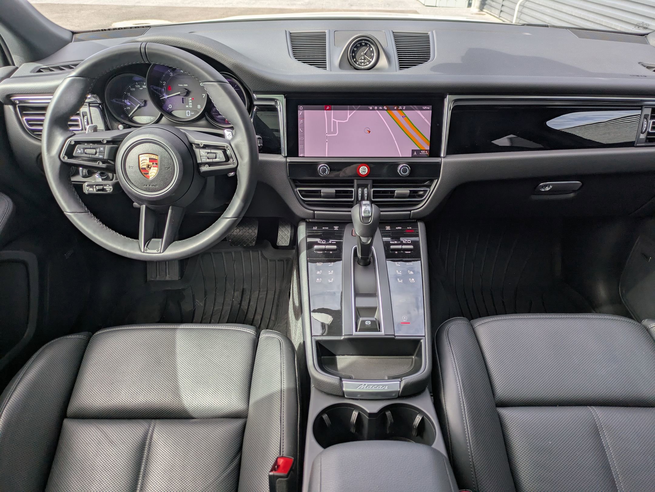 Certified 2025 Porsche Macan image 23