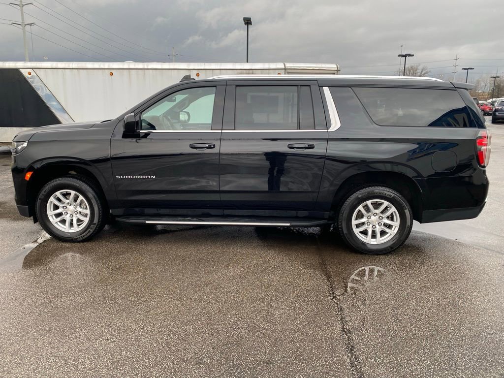 Used 2024 Chevrolet Suburban LT image 4