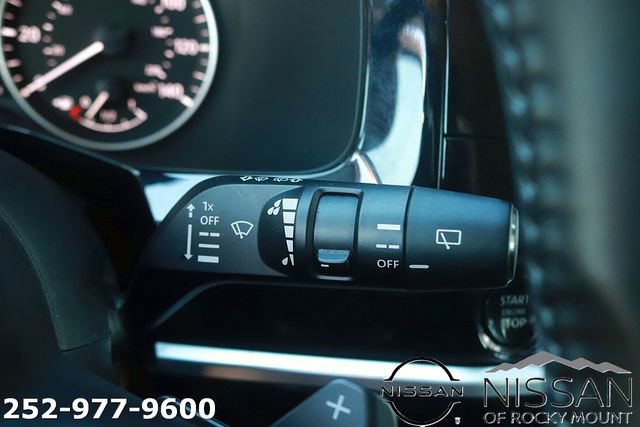 Used 2025 Nissan Pathfinder SV image 24