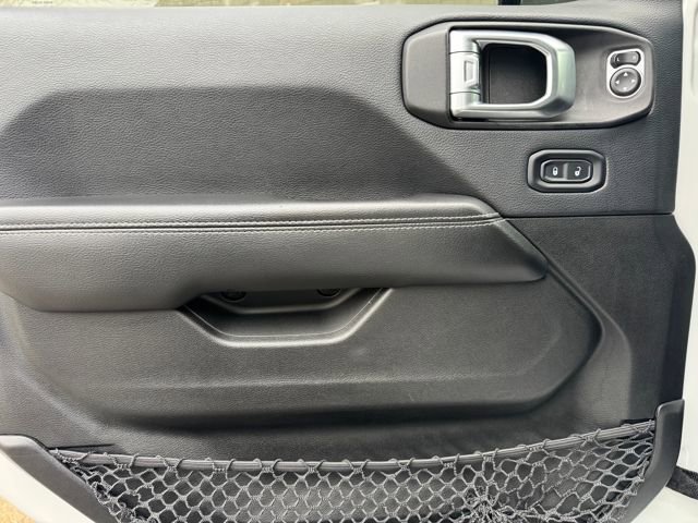 Used 2018 Jeep Wrangler Unlimited Sahara image 14