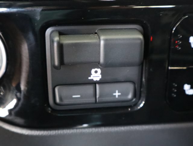 Used 2023 GMC Sierra 1500 Elevation w/ Preferred Package AWD/4WD image 43