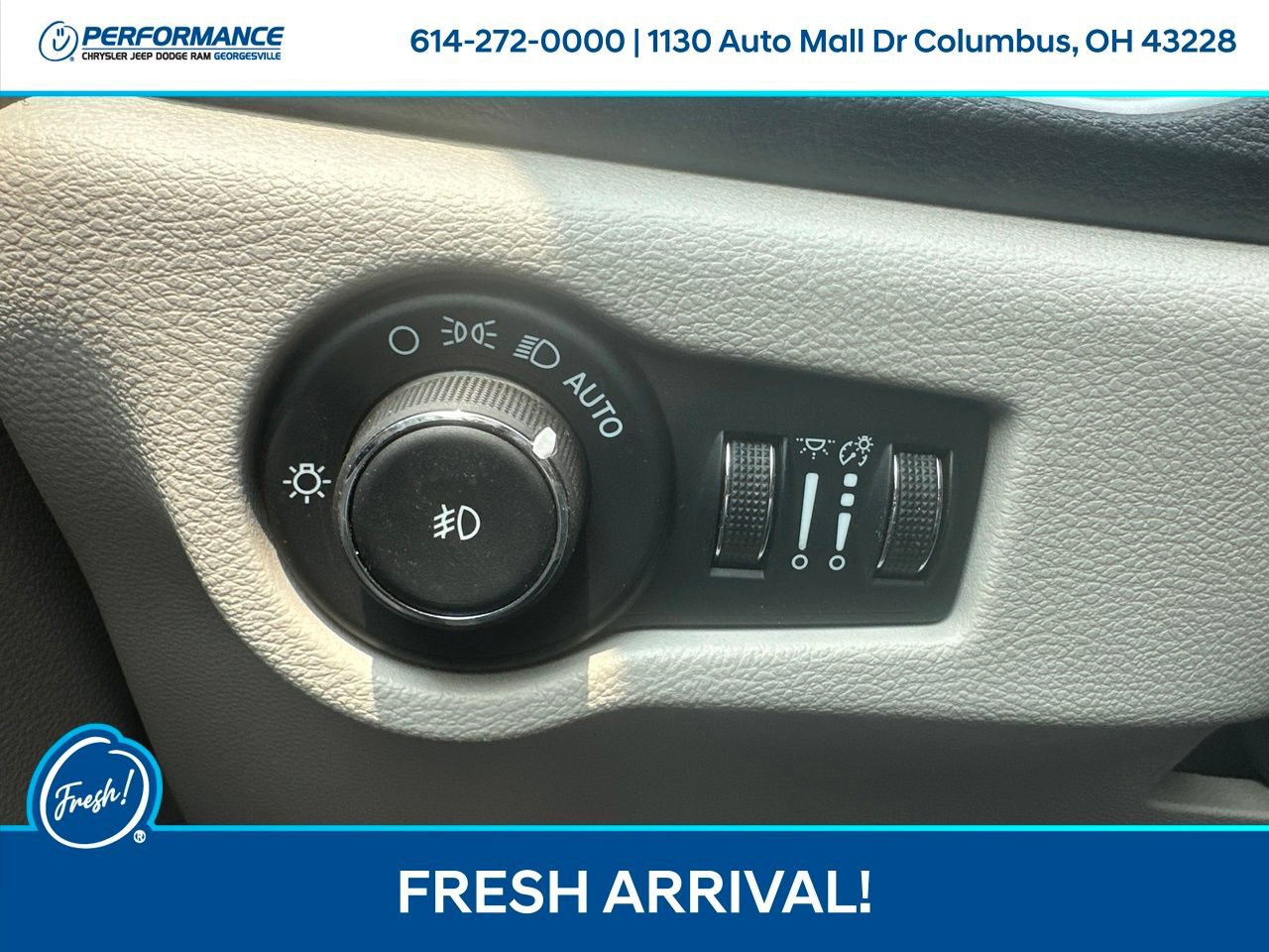 Used 2024 Chrysler Pacifica Touring-L AWD/4WD image 17