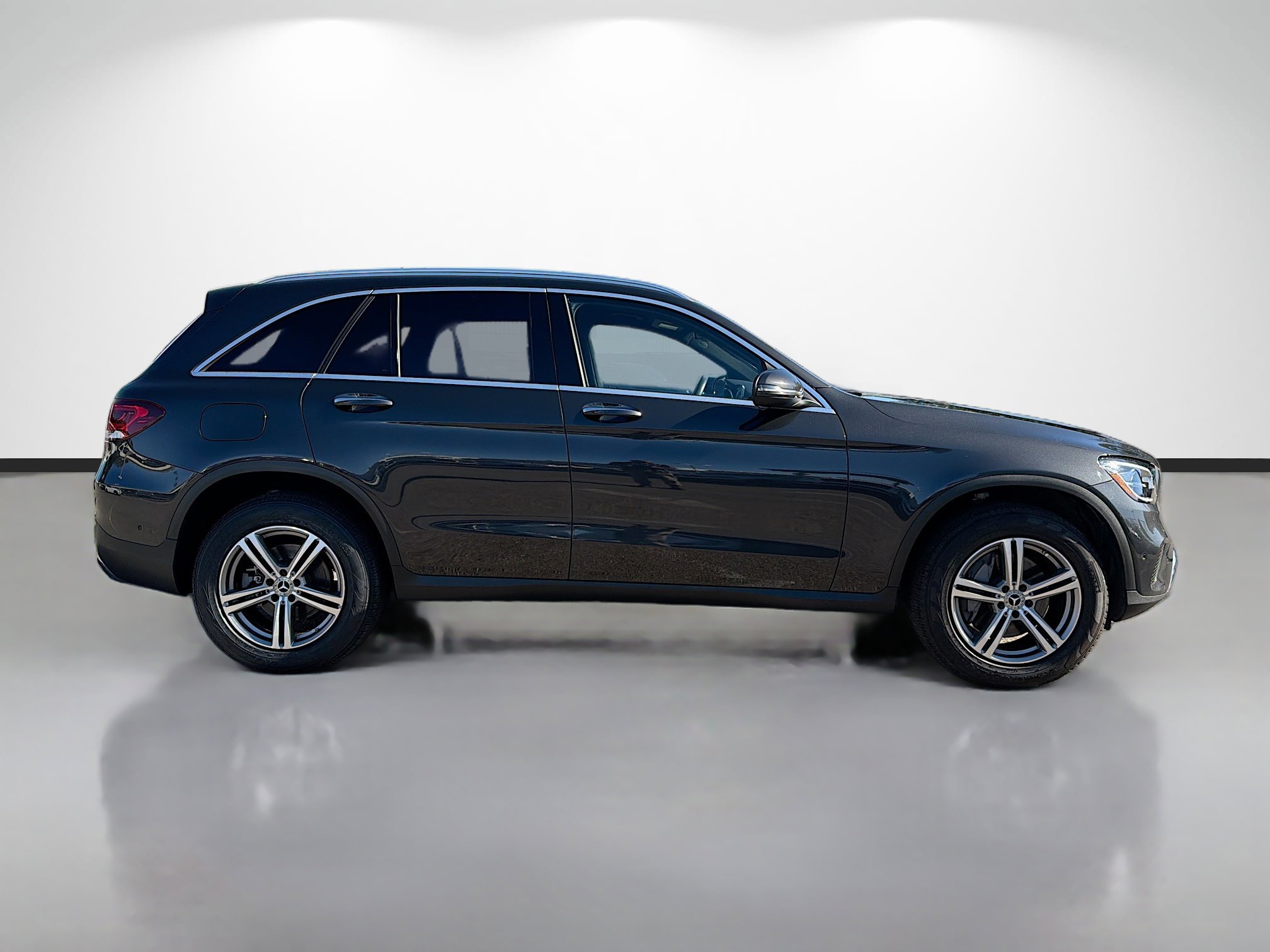 Used 2022 Mercedes-Benz GLC 300 image 2