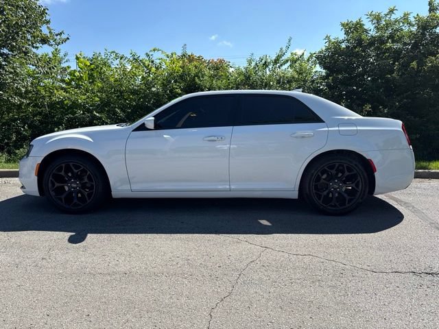 Used 2019 Chrysler 300 S RWD image 4