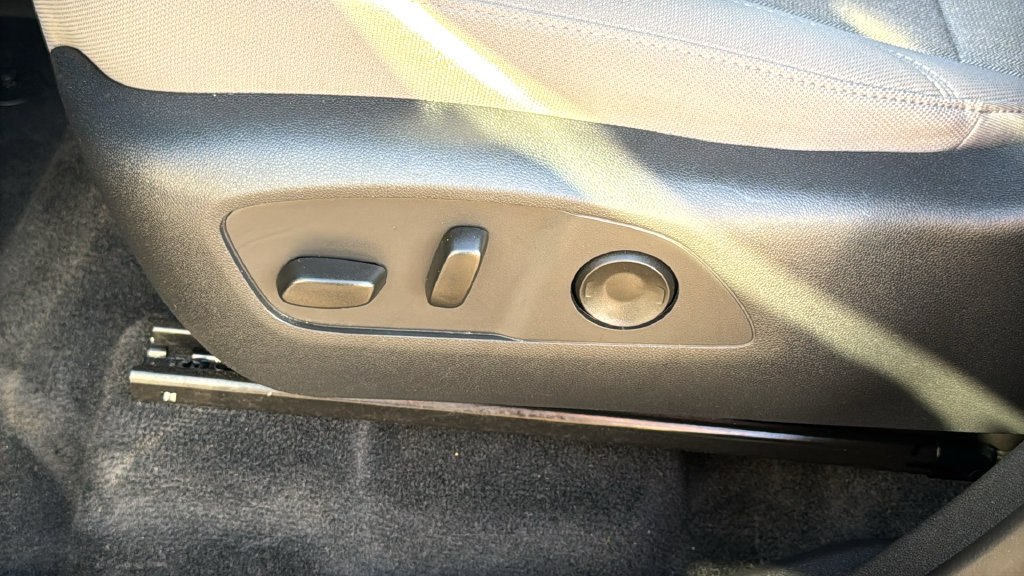 Used 2026 GMC Acadia Elevation FWD image 26