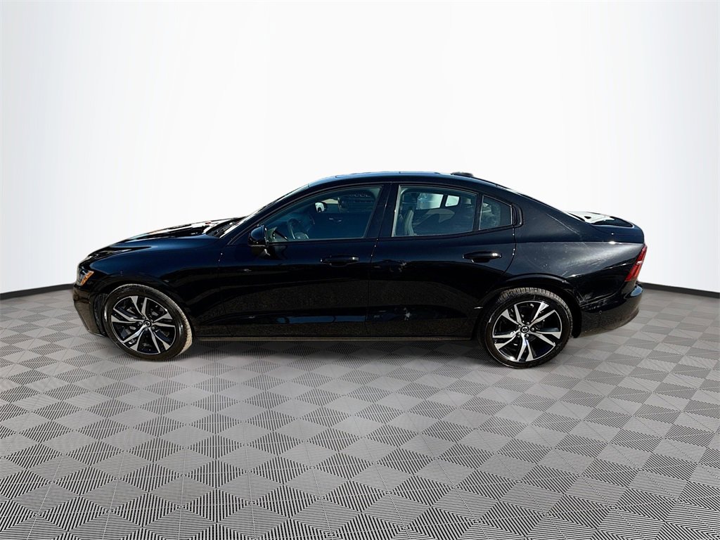 Used 2023 Volvo S60 B5 Plus image 9