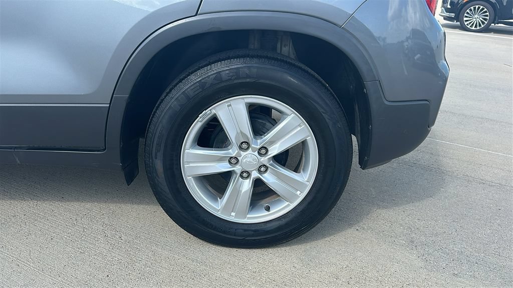 Used 2020 Chevrolet Trax LS w/ Tint and Cruise Package FWD image 17