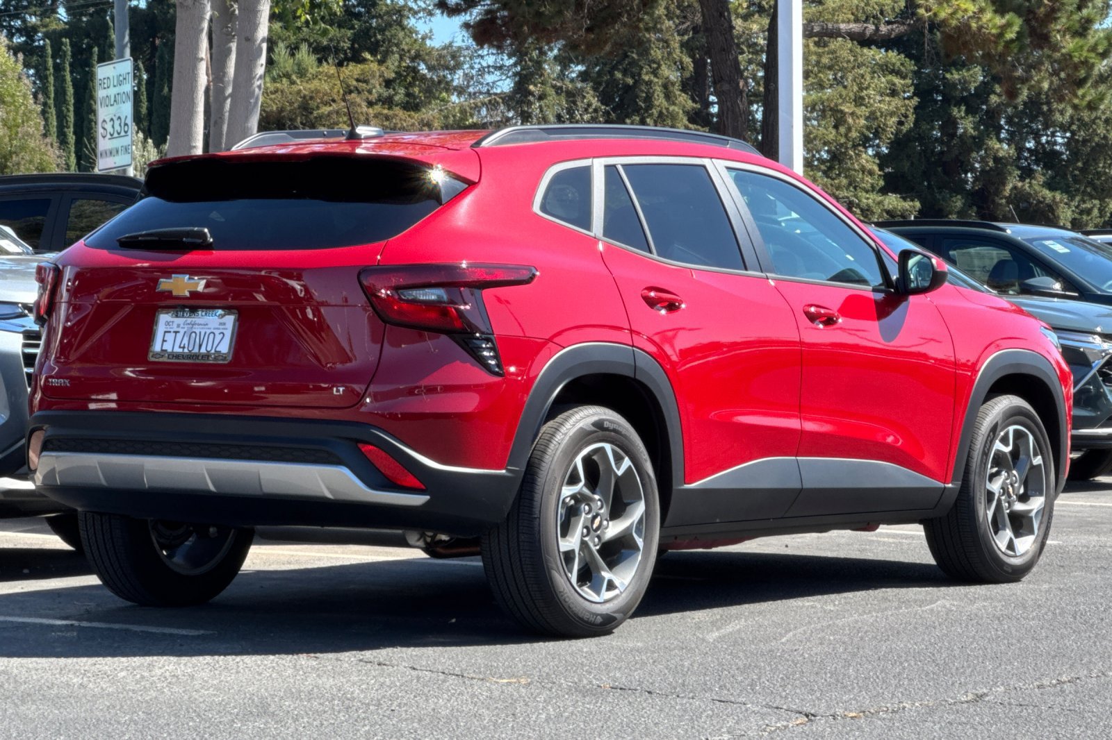 Used 2026 Chevrolet Trax LT w/ Sunroof Package FWD image 5