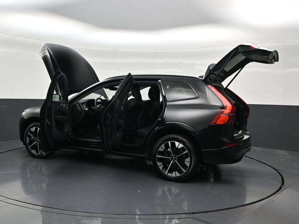 New 2026 Volvo XC60 B5 Plus AWD/4WD image 33