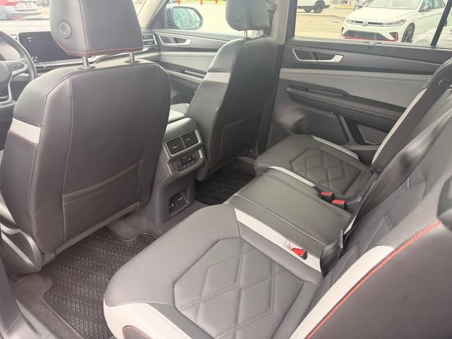 Certified 2024 Volkswagen Atlas Peak Edition SEL AWD/4WD image 16