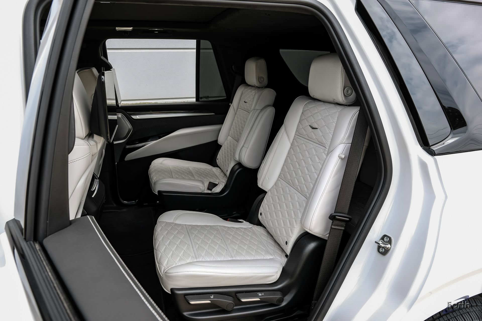 Used 2025 Cadillac Escalade V w/ LPO, ONYX Package AWD/4WD image 81