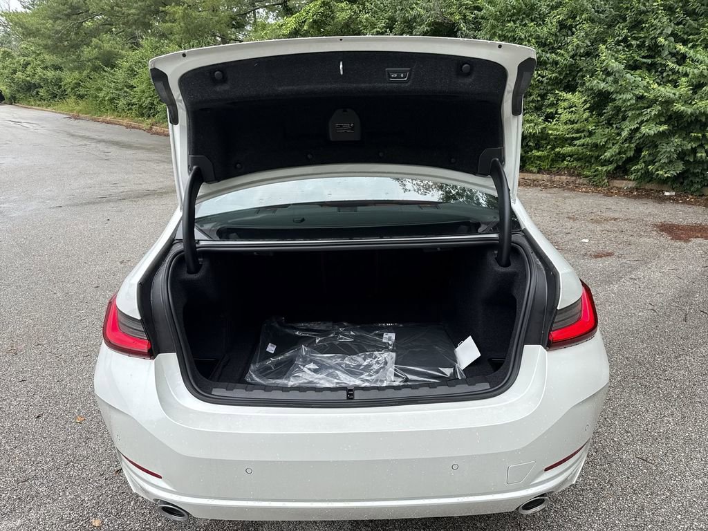 Used 2025 BMW 330i xDrive Sedan w/ Convenience Package image 28