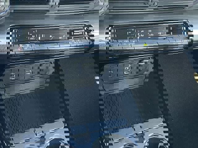 Used 2025 Toyota Prius LE image 19