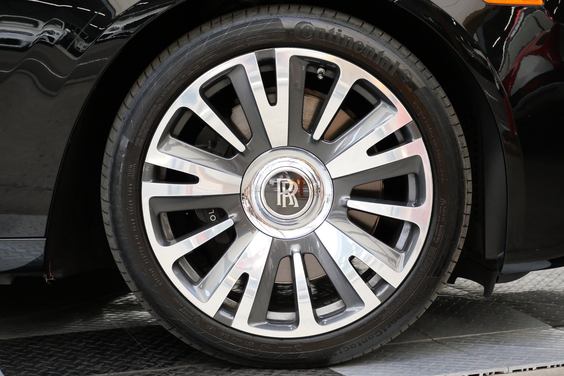Used 2019 Rolls-Royce Ghost Extended Wheelbase RWD image 44