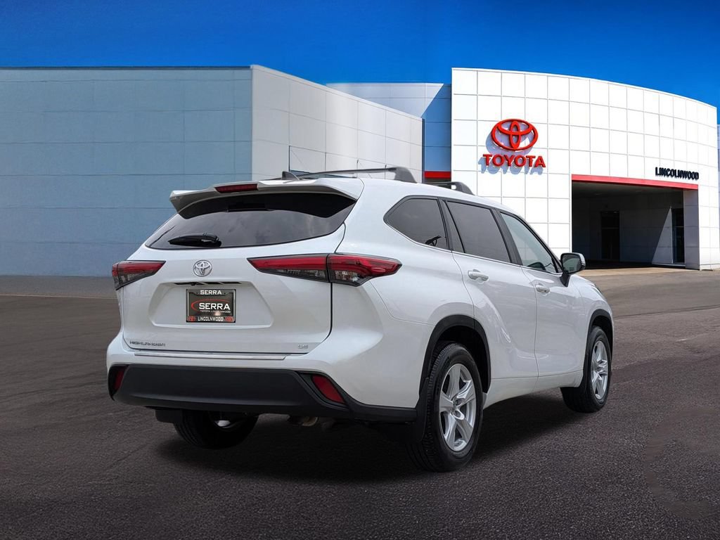 Used 2023 Toyota Highlander LE FWD image 10