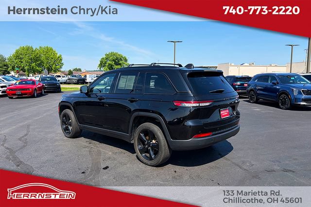 Used 2023 Jeep Grand Cherokee Altitude AWD/4WD image 5