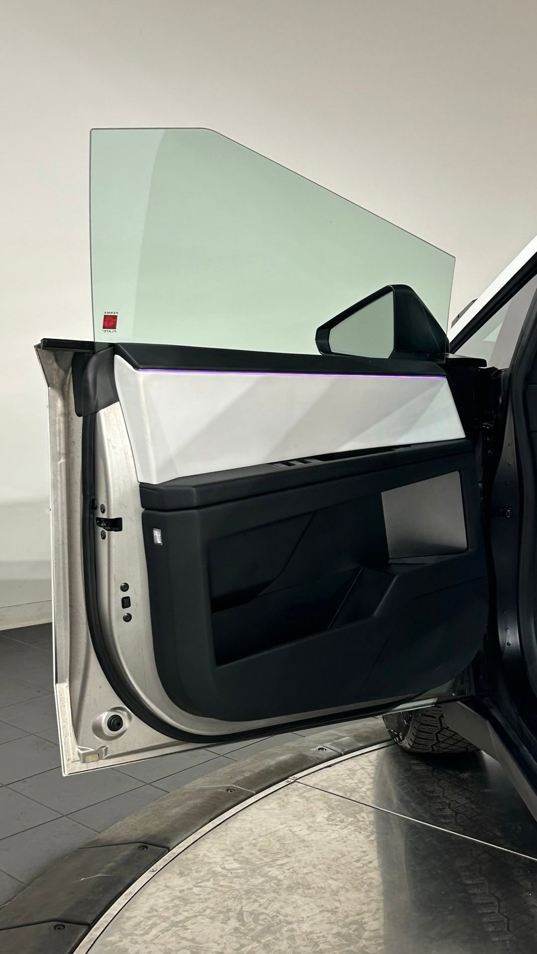 Used 2024 Tesla Cybertruck AWD Crew Cab image 39