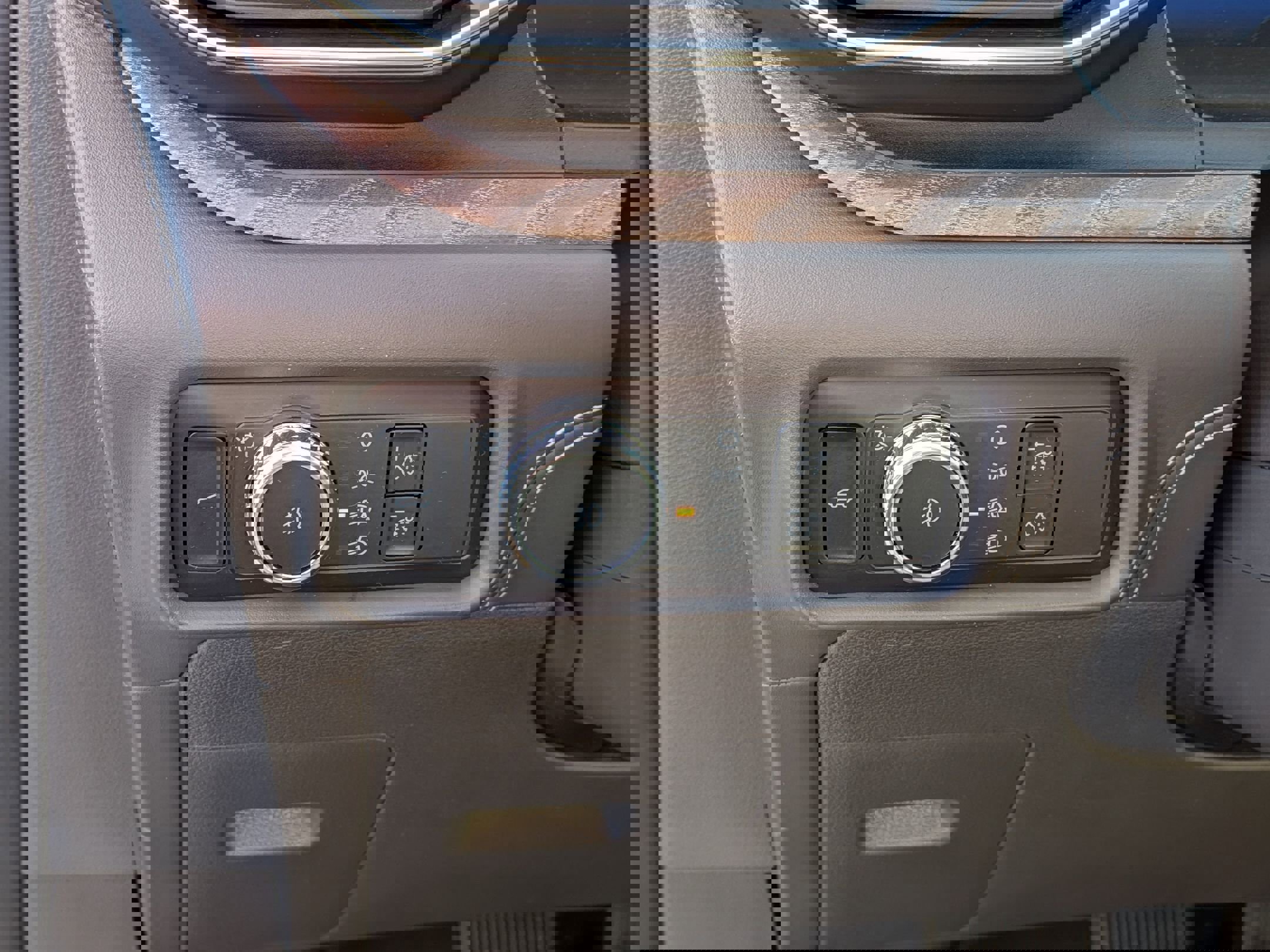 Used 2021 Ford Explorer Platinum w/ Equipment Group 601A image 16