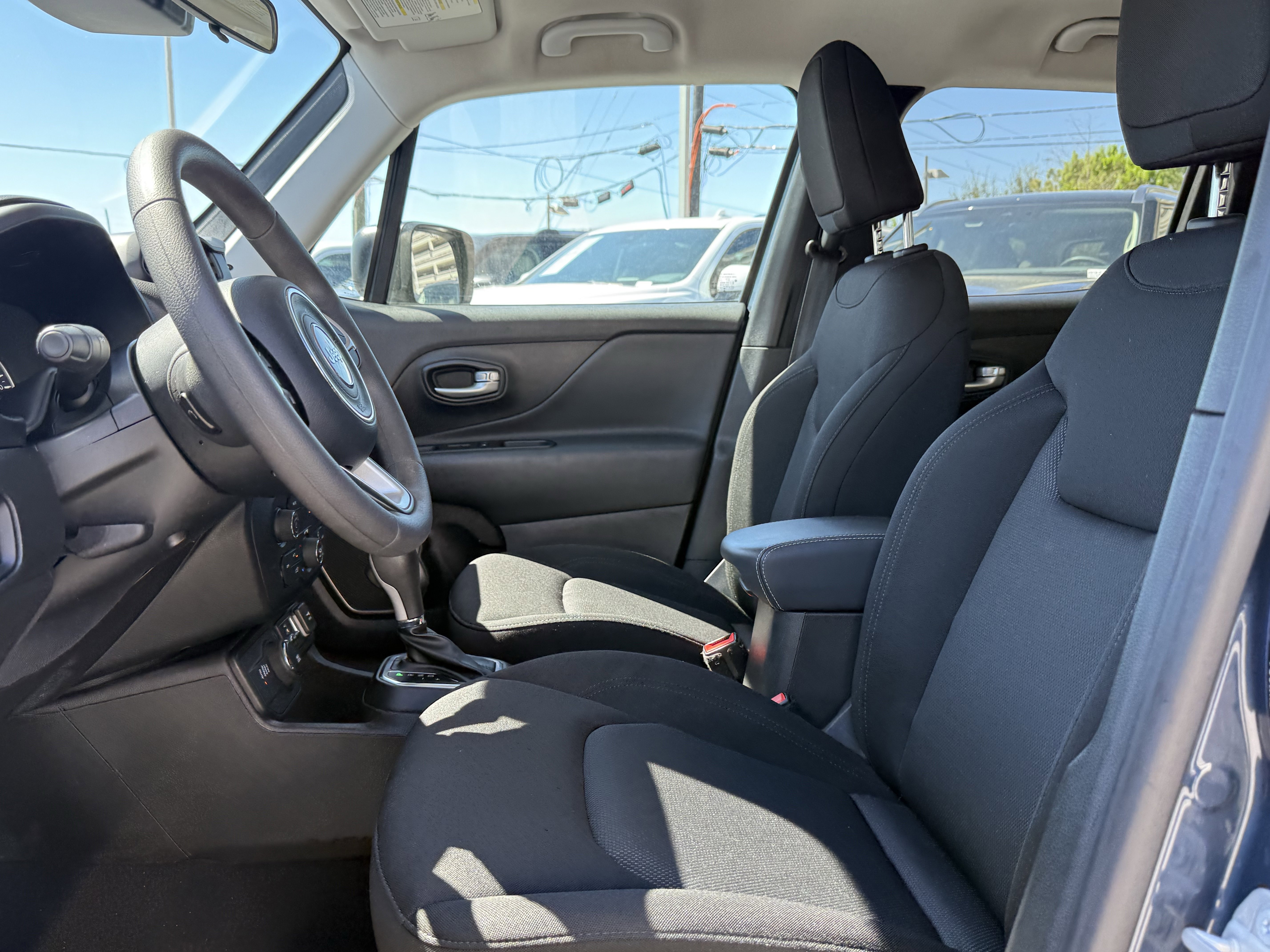 Used 2023 Jeep Renegade Latitude AWD/4WD image 12