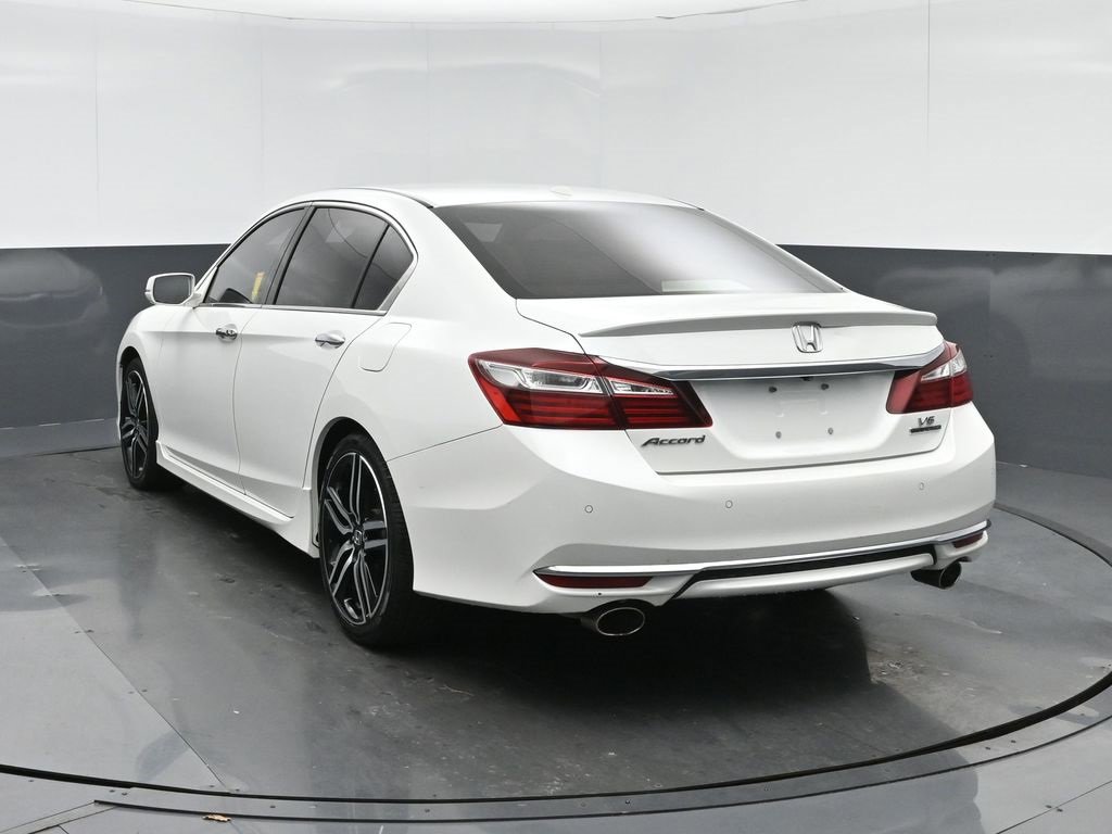Used 2017 Honda Accord Touring image 5