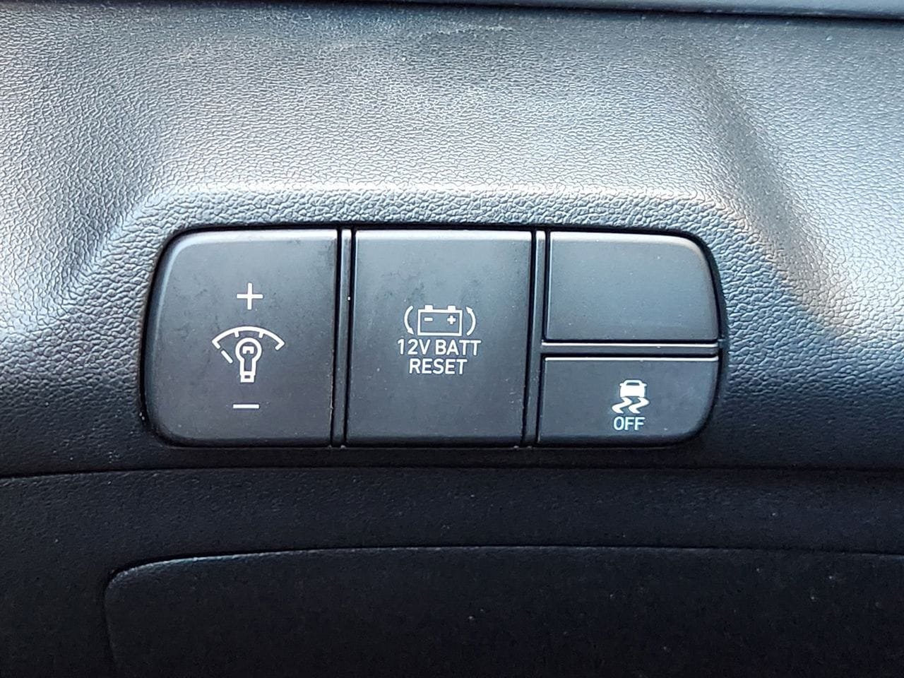 Certified 2024 Hyundai Elantra Blue FWD image 22