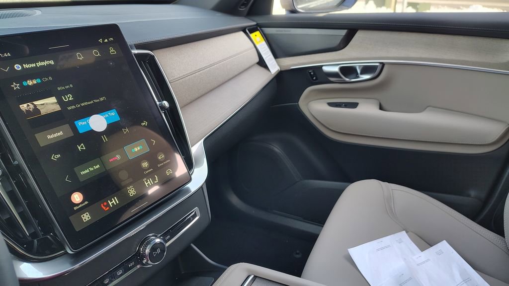 New 2026 Volvo XC90 B6 Plus w/ Protection Package Premier image 24