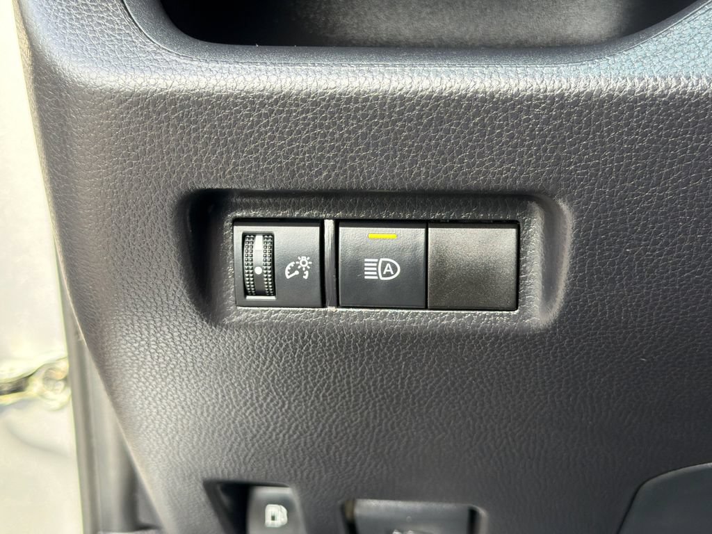 Used 2025 Toyota RAV4 XLE AWD/4WD image 23