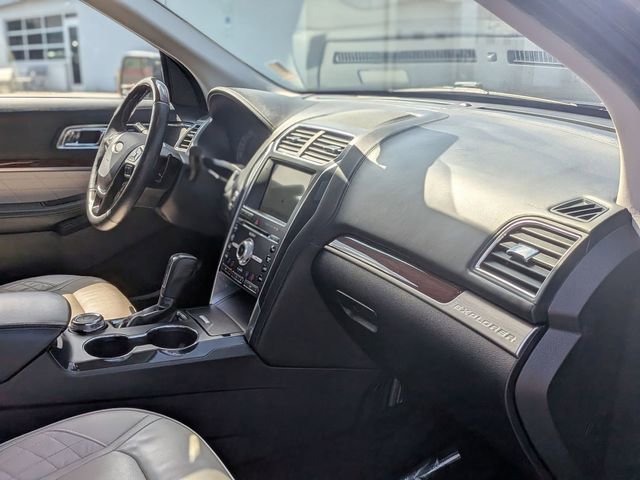 Used 2018 Ford Explorer Platinum AWD/4WD image 40