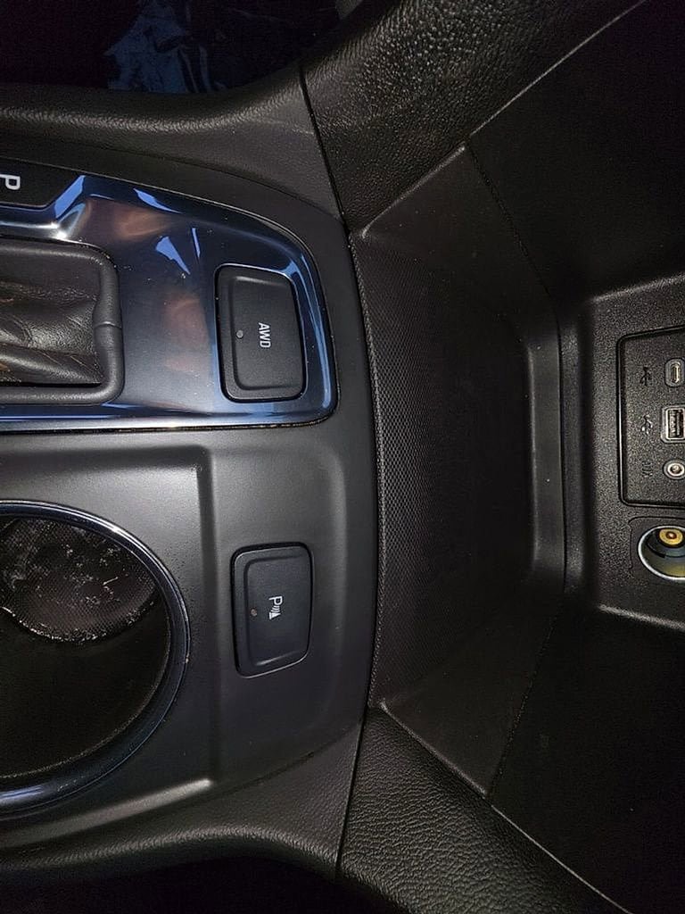 Used 2023 Chevrolet Equinox LT AWD/4WD image 19