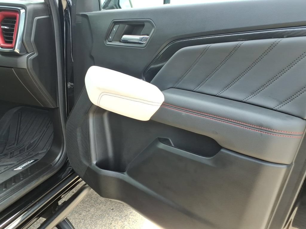 Used 2024 GMC Canyon AT4X AWD/4WD image 12